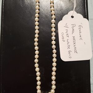 Elegant Pearl Necklace with Gold Clasp